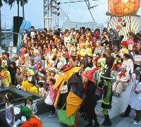 ATC�@�|�����Q���҂ŋL�O�B�e�|