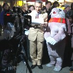 �A�U���V�̃^�}����񒅂����