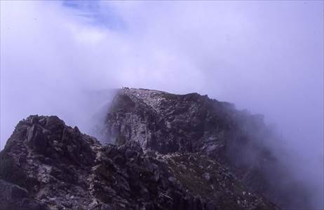 宝剣岳(2931m) 極楽平 撮影場所:宝剣岳 撮影日時:2001/07/01 Highslide JS
