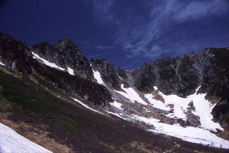 宝剣岳(2931m) 撮影場所:千畳敷 撮影日時:2001/07/01 Highslide JS