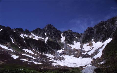 宝剣岳(2931m) 撮影場所:千畳敷 撮影日時:2001/07/01 Highslide JS