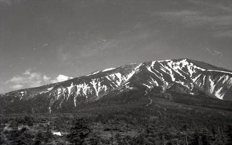 御嶽山(3067m)山頂を望む 撮影場所:田の原 撮影日時:1970/06/・・ Highslide JS