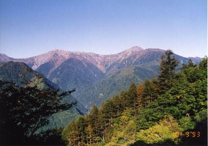 北岳(3193m) 撮影場所:夜叉人峠 撮影日時:1993/10/09 Highslide JS