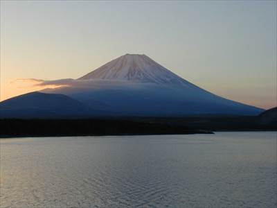朝日に浮かぶ富士山 撮影場所:本栖湖畔 撮影日時:2000/02/13 Highslide JS
