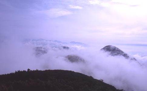 焼山(2400m) 撮影場所:火打山頂上 撮影日時:2003/07/05 Highslide JS
