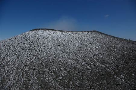 浅間山(2568m) 撮影場所:浅間前掛山(2524m) 撮影日時:2007/10/21 Highslide JS