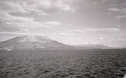 桜島御岳(1117m) 撮影場所:鹿児島空港 撮影日時:1969/12/28 Highslide JS