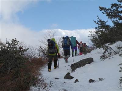 下山を始める頃には青空も・・・ 撮影場所:勢至平へ 撮影日時:2016/02/20−21 Highslide JS