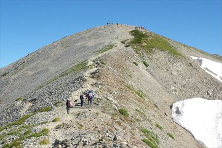 真砂岳(2861m) 撮影場所:真砂乗越より 撮影日時:2006/08/11 Highslide JS
