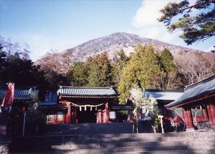 日光男体山(2486m) 撮影場所:二荒山神社境内 撮影日時:1997/12/28 Highslide JS