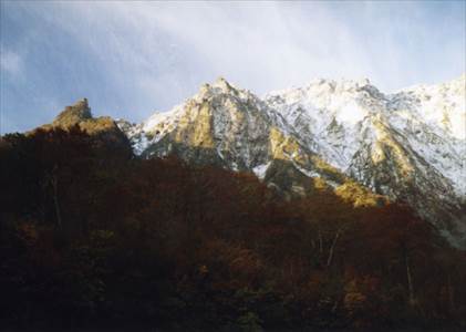 谷川岳・オキノ耳(1977m) 撮影場所::幽ノ沢出合:1994/11/05 Highslide JS