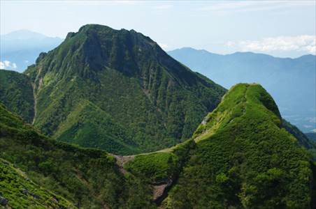 八ヶ岳 大同心と阿弥陀岳 撮影場所:横岳(2829m) 撮影日時:2010/09/19 Highslide JS