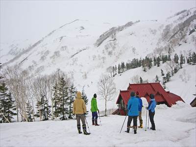 明日登る乗鞍岳方面を覗う 撮影場所:栂池山荘・栂池ヒュッテ付近 撮影日時:2015/04/10 Highslide JS
