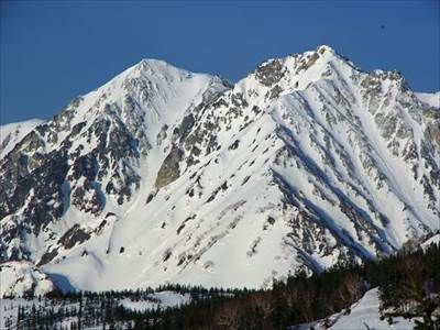 鑓ヶ岳(2903.1m)・杓子岳(2812m) 撮影場所:栂池園地 撮影日時:2015/04/12 Highslide JS