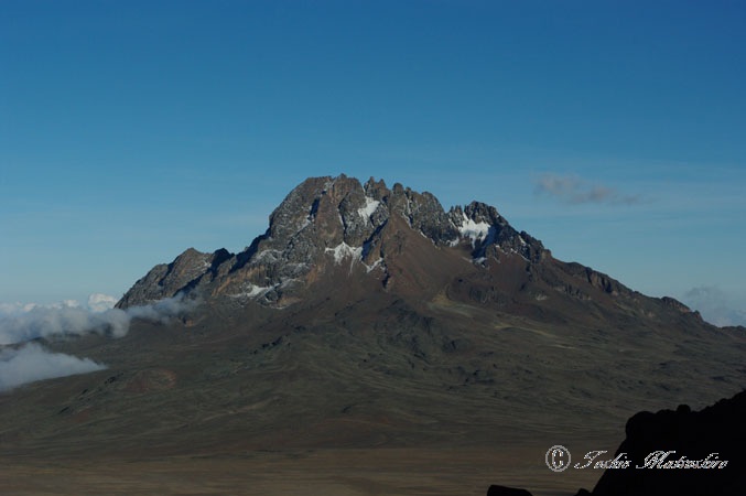 マウエンジ峰(5149m) 撮影場所:キボ・ハット前 撮影日時:1969/12/28 Highslide JS