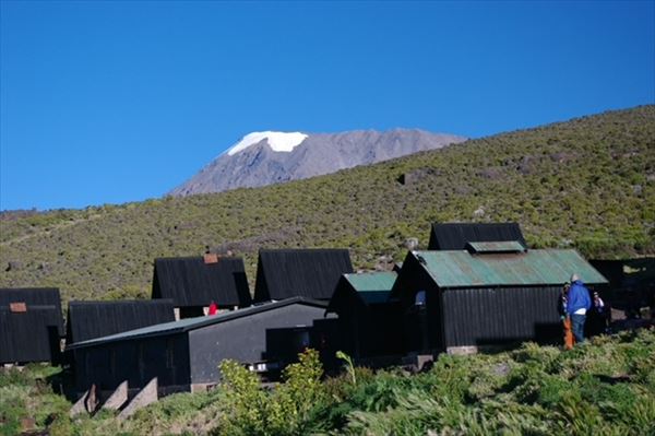 キリマンジャロよさようなら 撮影場所:ホロンボハット(3,720m) 撮影日時:2009/02/05 Highslide JS