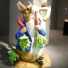 展示中のピーターラビットのぬいぐるみ