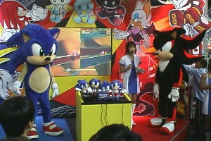 ソニックとシャドウ (SEGAのブース)