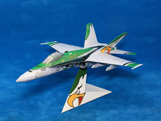 Papercraft imprimible y recortable del avión FA-18C NF400. Manualidades a Raudales.