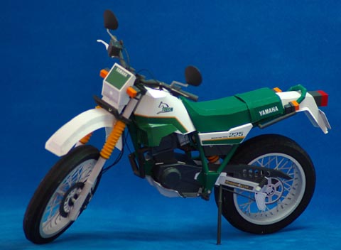 Papercraft recortable y armable de la Yamaha Serow 225. Manualidades a Raudales.