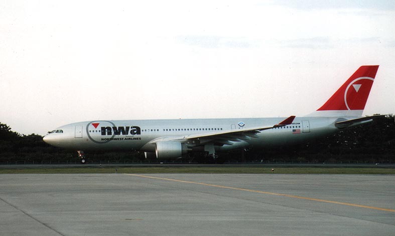 2004年に撮影した飛行機の写真 （一之助奔る）