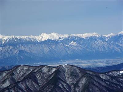 常念岳(2857m)・大天井岳(2922m)・燕岳(2762.9m)・剱岳 撮影場所:入笠山頂上 撮影日時:2015/01/29 Highslide JS