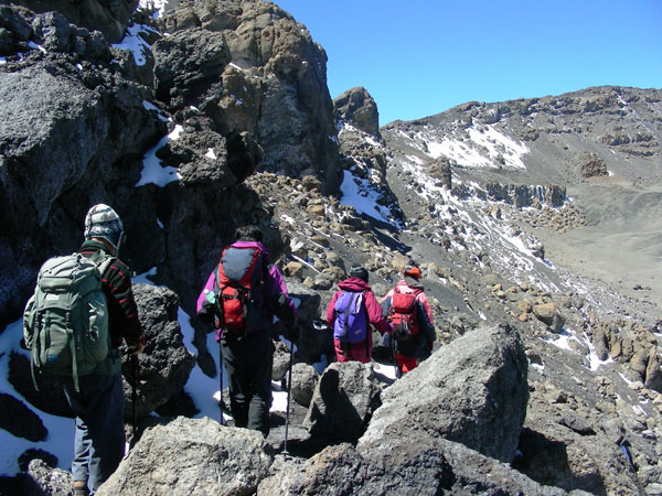 頂上火口壁を時計回りにステラポイント経由で登る 撮影場所:火口壁 撮影日時:2009/02/04 Highslide JS