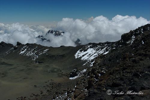 キリマンジャロ頂上火口周 撮影場所:ステラ・ポイントStella Point(5,750mt) 撮影日時:2009/02/04 Highslide JS